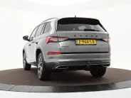 Škoda Kodiaq 1.5 TSI 150pk DSG Sportline Business 7p. · Camera · Wegklapbare Trekhaak · 7 Persoons · Apple/Android Car Play · 19'' Inch · Garantie t/m 27-05-2028 of 100.000km