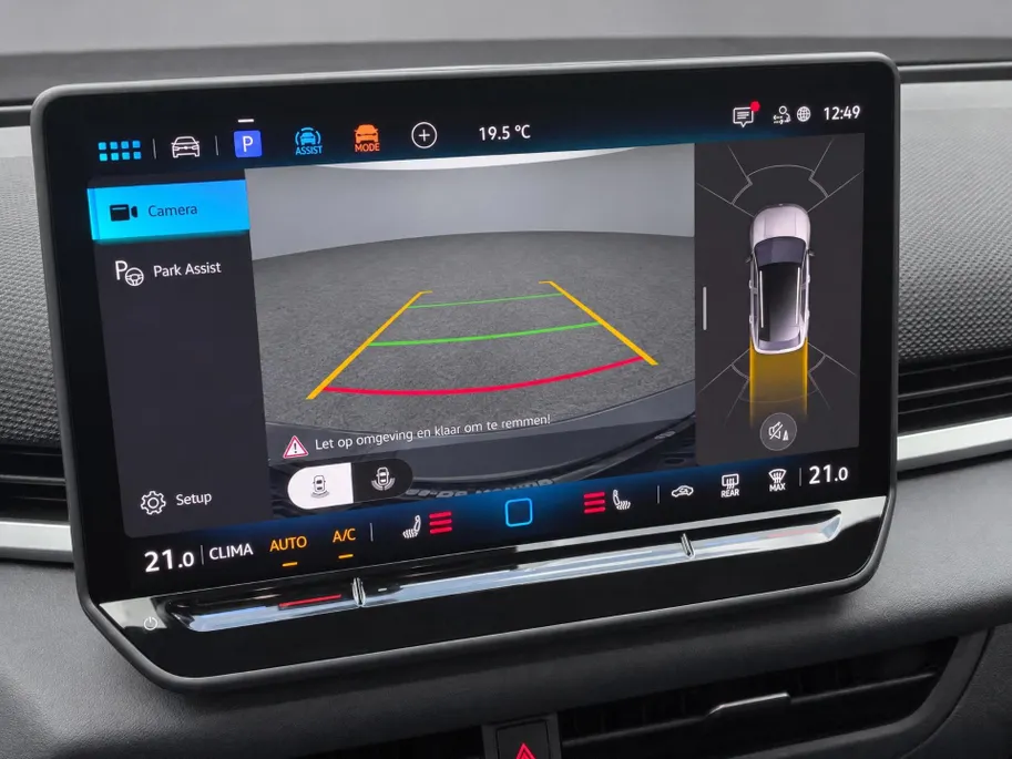 Volkswagen T-Roc 1.5 eTSI 150pk DSG R-Line First Edition · Camera · Apple/Android Car Play · Elek. Achterklep · Matrix LED · Stoel-& Stuurverwarming · 18'' Inch ·