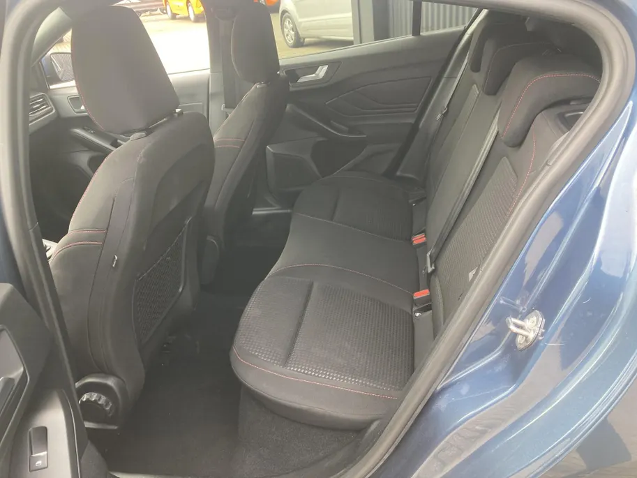 Ford Focus 1.0 EcoBoost Hybrid 125 pk ST Line 5-deurs Navigatie - Apple Carplay/Android Auto - Winter Pack