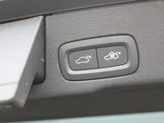 Volvo XC60 2.0 T8 Plug-in hybrid AWD Ultimate Black Edition | Trekhaak elektr. | Luchtvering | Schuifdak | Leer | Geheugenstoelen | B&W audio | Stoelventilatie | Winterset | Zeer nette auto |