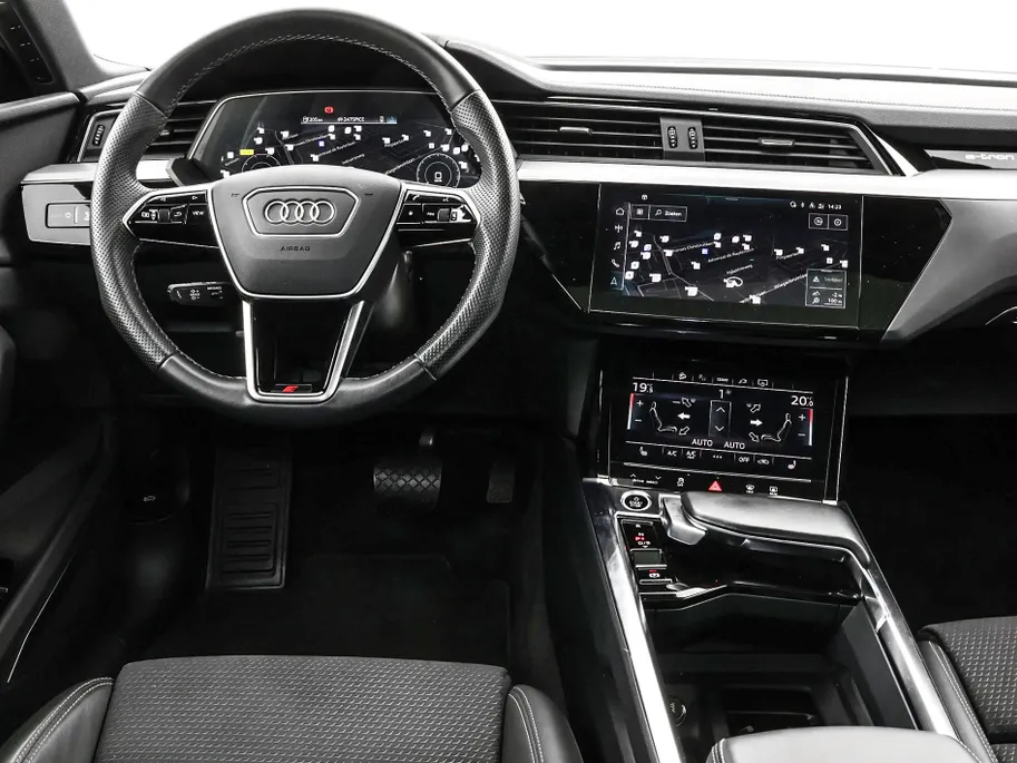 Audi e-tron 55 408pk Quattro S edition 95 kWh · SOH 95,6% · Panoramadak · 360 Camera · B&O Audio · Stoelverwarming · Luchtvering · 21'' Inch ·