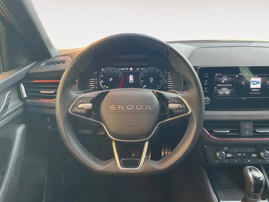 Škoda Kamiq 1.5 TSI Sport Business 150PK AUTOMAAT |Stoelverwarming| Climate control| Cruise Control| Parkeersensoren v+a| Achteruitrijcamera| Sportstoelen| Digitaal dashboard| Super strakke auto!