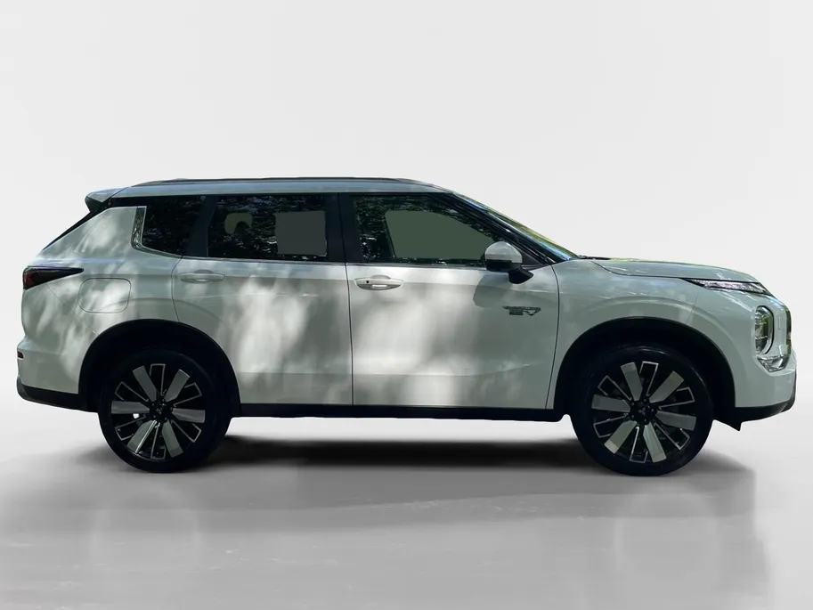 Mitsubishi Outlander 2.4 PHEV First Edition | NAVI | 4X4 | YAMAHA GELUID | LEER/ALCANTARA | DUAL CLIMATE |