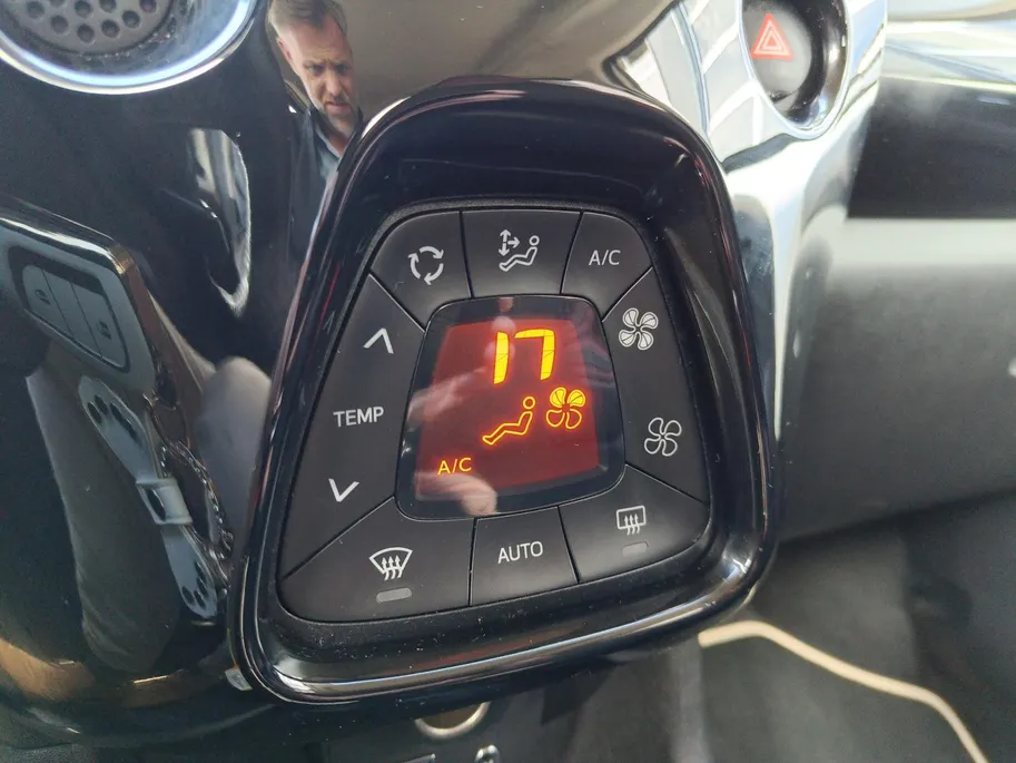 Citroën C1 1.0 VTi Airscape Shine | Automatische airco | Lichtmetaal | Stoelverwarming |