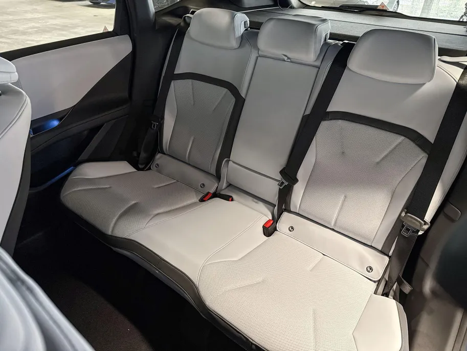 BMW iX3 50 xDrive 113 kWh