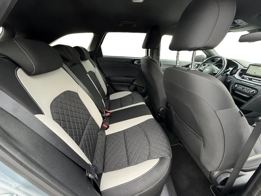 Kia Ceed Sportswagon 1.0 T-GDi GT-Line Business Edition | *1E EIGENAAR | FABRIEKSGARANTIE | APPLE CARPLAY/ ANDROID AUTO | JBL SOUND | STOF/LEDER | NAVI | CAMERA | LMV | ETC…