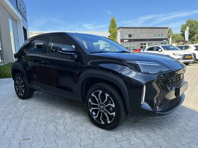 Toyota Yaris Cross 1.5 Hybrid Dynamic | Parkeersensoren V+A | Stuur en Stoelverwarm