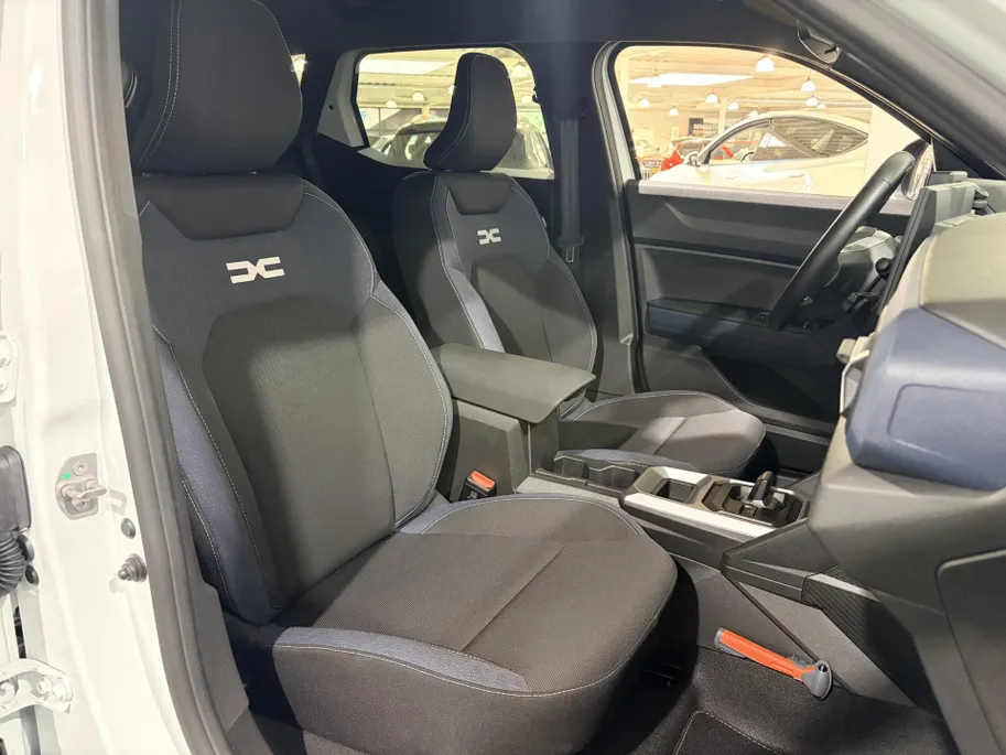 Dacia Duster 140PK Hybrid Journey Automaat | 1e Eigenaar | Navigatie | Apple Carplay/Android Auto | 360 Camera | Dodehoek Detectie | Parkeersensoren | Climate Control | Cruise Control | USB-C | Licht & Regen Sensor |