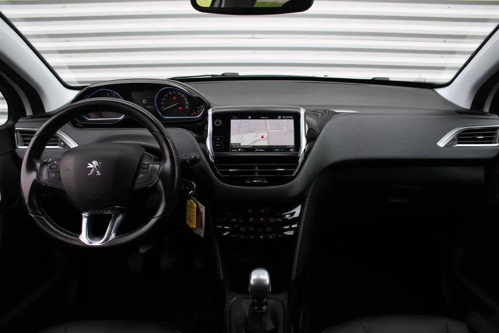 Peugeot 2008 1.2 PureTech Allure | Airco | Cruise | 16' LM |