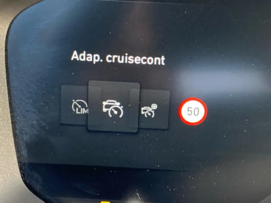 Lynk & Co 01 1.5 PHEV 260pk Tot 70km elektrisch | Panodak | CarPlay | LED | cruise | 20' lm velgen | etc.