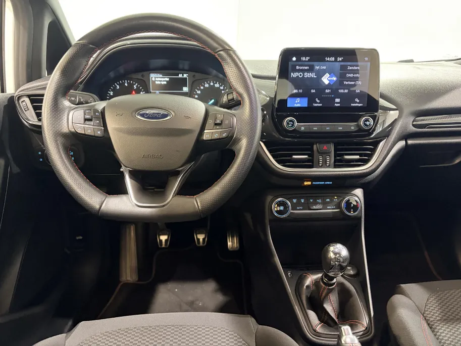 Ford Fiesta 95PK EcoBoost ST-Line | Keyless | Lichtmetalen Velgen | Climate Control | Apple CarPlay/Android Auto | LED Dagrijverlichting | Cruise Control | Armsteun | Elektrische Ramen & Spiegels |