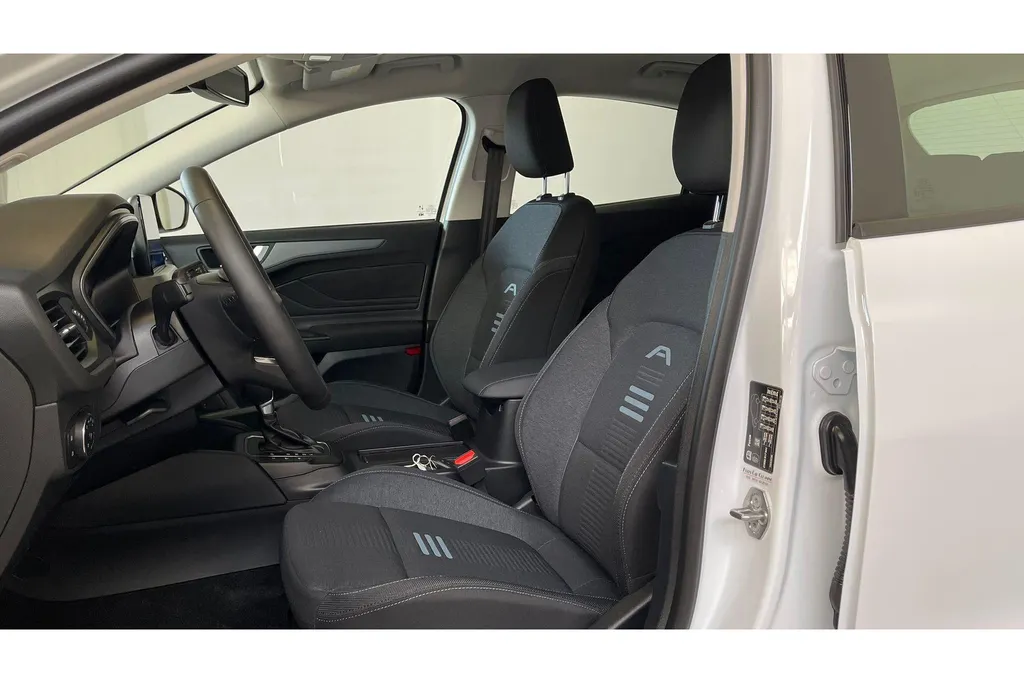 Ford Focus 1.0 EcoBoost Hybrid Active 125 PK | Automaat | Winterpack | Apple Carplay - Android Auto |  Full LED | Keyless Entry & Start |
