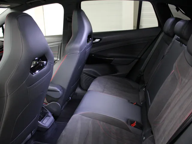 Volkswagen ID.4 GTX 300PK 4Motion Navigatie | Panoramadak | H.U.D | Keyless | El. Stoelverstelling | 93% SoH