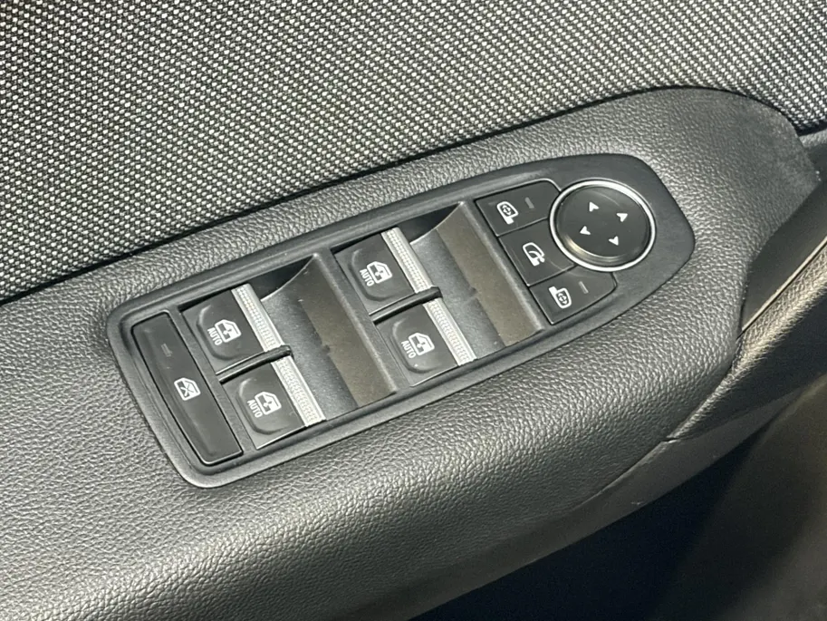 Renault Captur 145PK E-Tech full hybrid techno Automaat | 1ste Eigenaar | Google Built-in | Apple Carplay/Android Auto | Camera | Parkeersensoren | Lichtmetalen Velgen | LED Lampen | Digitale Cockpit | Licht & Regen Sensor | Armsteun |