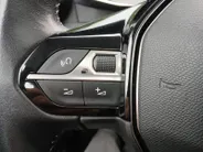 Peugeot 208 1.2 PureTech Allure | Climate | Cruise | Panodak | Parkeersensoren | navigatie | LM Velgen | Stoelverwarming |
