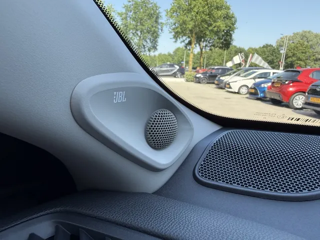Toyota Yaris 1.5 Hybrid Executive | JBl | HUD | PDC V+A