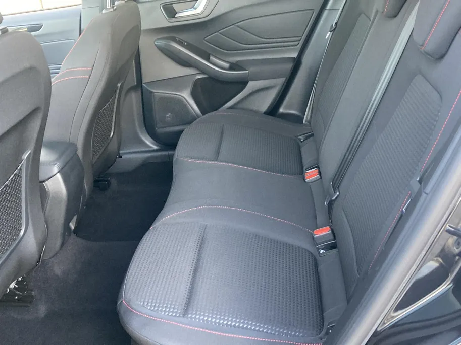 Ford Focus 1.0 EcoBoost Hybrid ST Line 125 pk Wagon GROOT NAVIGATIE-WINTERPAKKET-PRIVACY GLASS