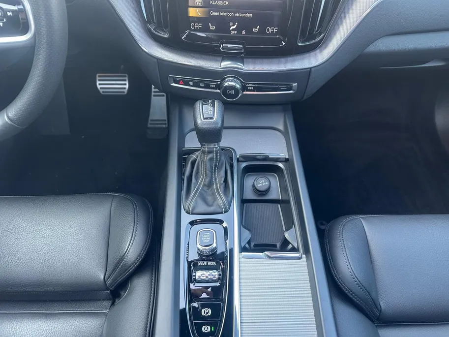 Volvo XC60 2.0 T5 R-Design | TREKHAAK | PANO | EERSTE EIGENAAR | NL-AUTO | DEALER ONDERHOUDEN |