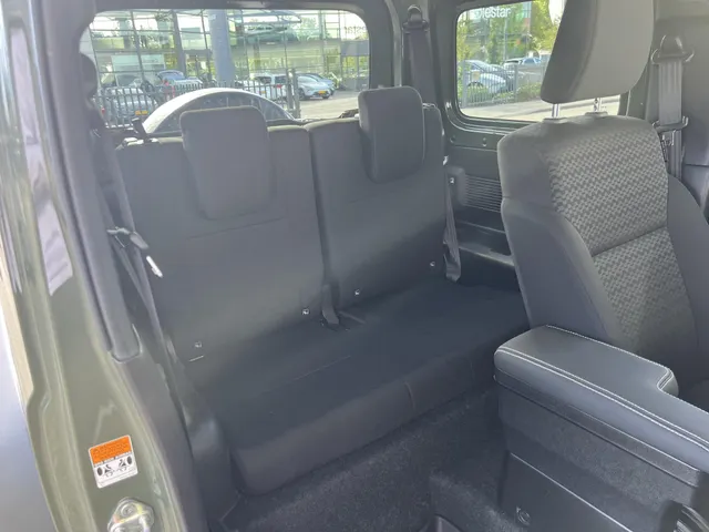 Suzuki Jimny 1.5 Stijl Automaat | Apple Carplay & Android Auto | Climate Control | Noppenbanden | 4 Zitplaatsen