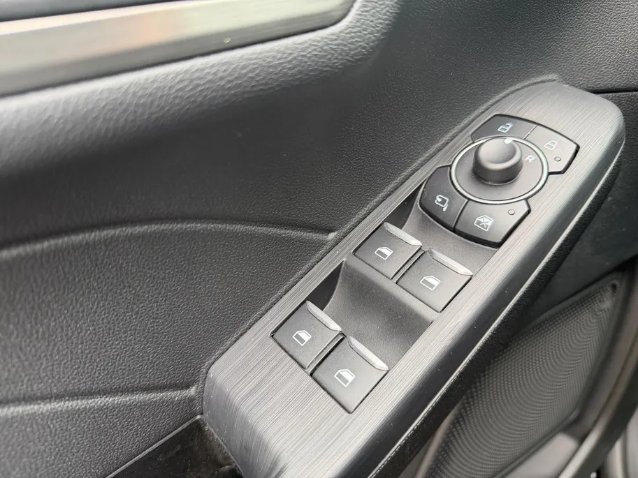 Ford Kuga 2.5 PHEV Titanium | Dealer Onderhouden | SOH 91% | El. Trekhaak | Adapt. Cruise Control | BLISS | Achteruitrijcamera | Parkeersensoren voor & achter | Winterpakket | All Season Banden