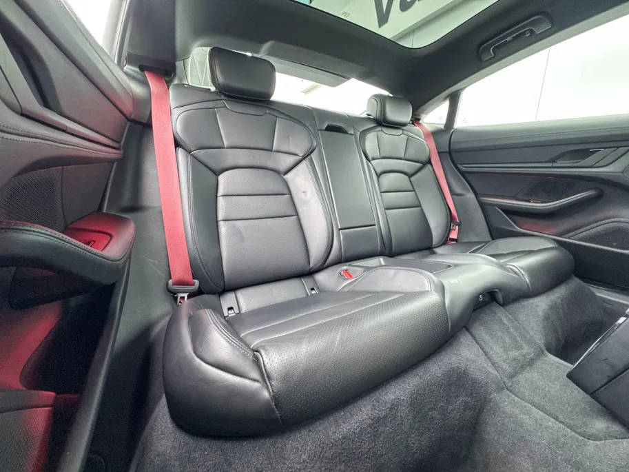 Porsche Taycan 4S Performance