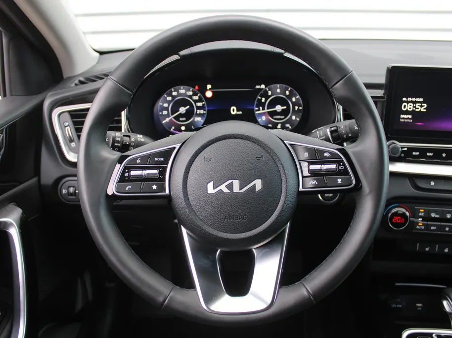Kia Ceed Sportswagon 1.5 T-GDi DynamicPlusLine | Stoel- & stuurverwarming | Camera | Clima | Cruise adapt. | LED | Navi | Elek. achterklep | 16' LM |