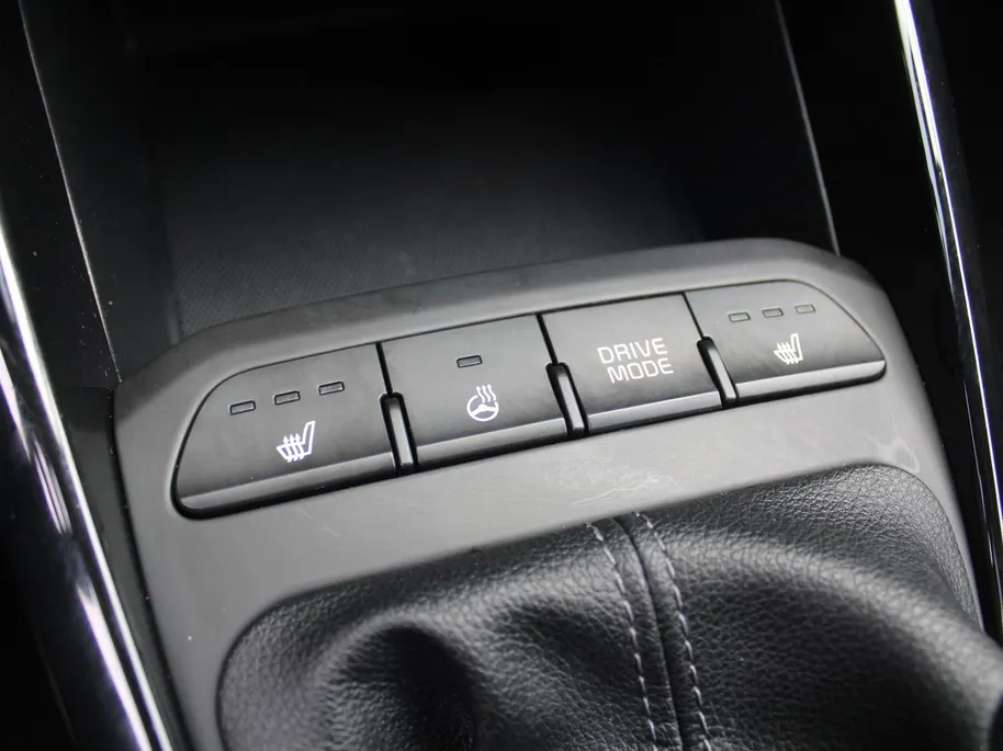 Kia Stonic 1.0 T-GDi MHEV DynamicPlusLine | Stuur-/stoelverwarming | Camera | Clima | Cruise | 16' LM | Navi | LED | Keyless |