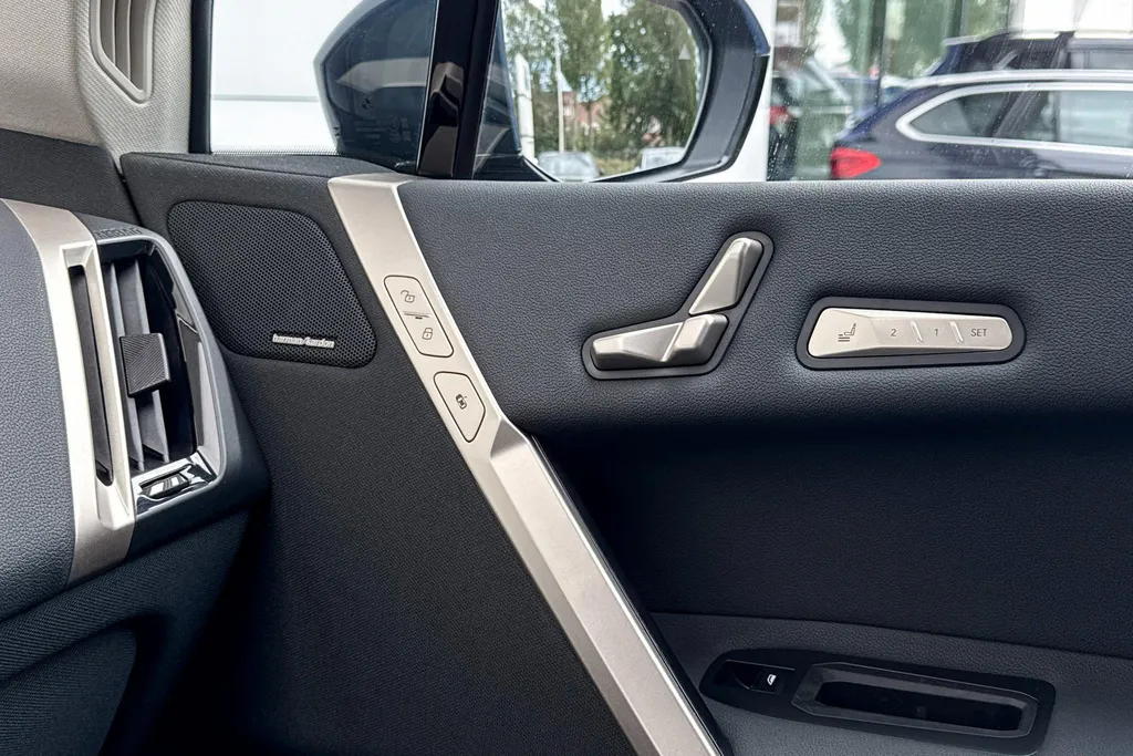 BMW iX xDrive45 101 kWh