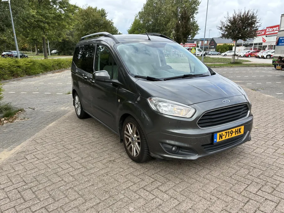 Ford Tourneo Courier 1.0 Titanium