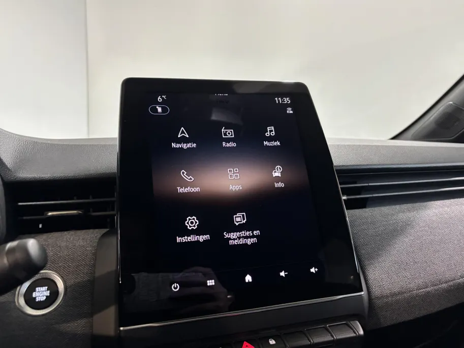 Renault Clio 145PK E-Tech Full Hybrid Techno Automaat | Digital Cockpit | 9,3' Navi | Climate Control | Apple CarPlay/Android Auto | Camera | Cruise Control | Armsteun | Lichtmetalen Velgen |
