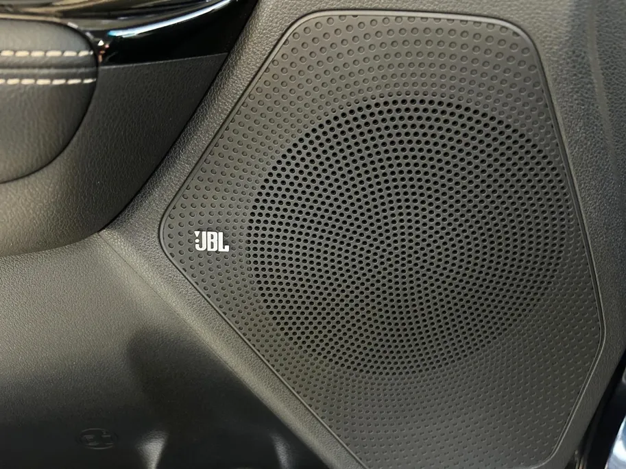 Kia e-Niro ExecutiveLine 64 kWh | Warmtepomp | Trekhaak Afneembaar + 13-Polige Stekker | Elektrisch verstelbare Voorstoelen | Bestuurdersstoel + Geheugen | Elektrisch Bedienbaar Schuif / Kanteldak | Stoelverwarming + Stoelkoeling | Stuurverwarming | JBL Geluidsinsta
