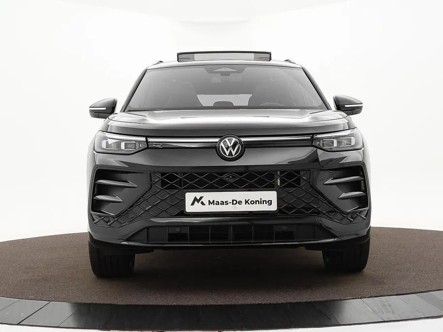 Volkswagen Tayron 1.5 272pk DSG eHybrid R-Line Edition · Panoramadak · 360 Camera · Wegklapbare Trekhaak · Black Style · 20'' Inch · Garantie t/m 17-11-2029 of 100.000km