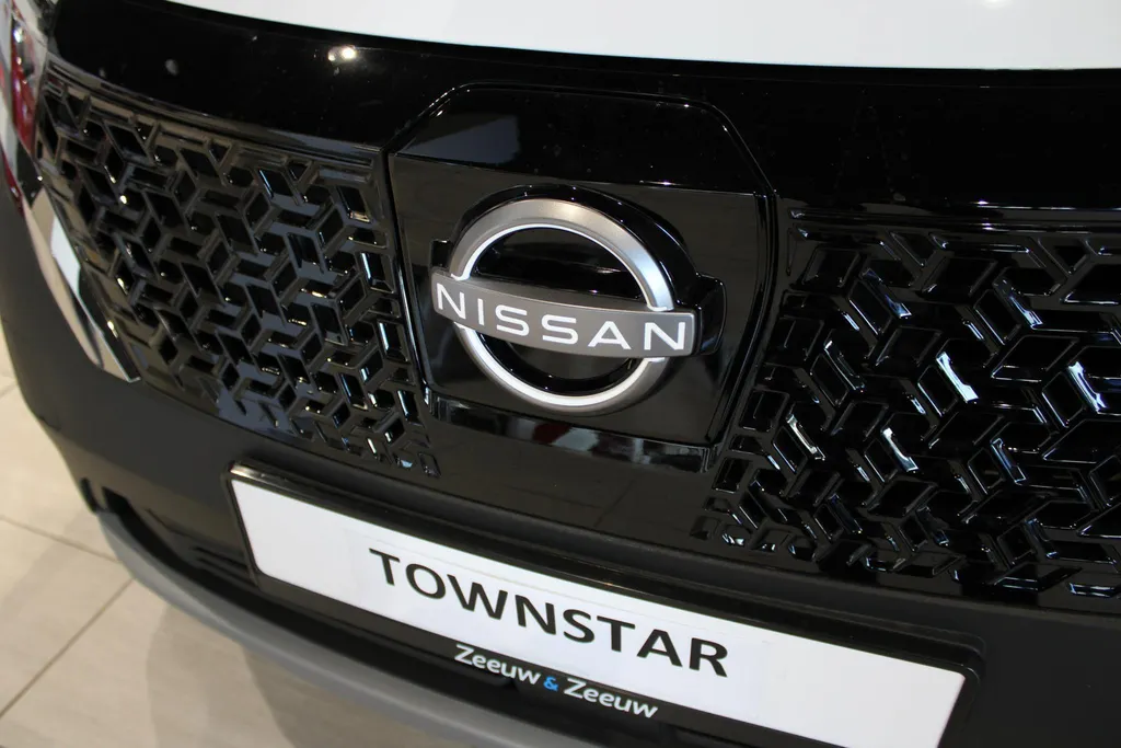 Nissan Townstar N-Connecta L2 44 kWh Nissan TOWNSTAR N-Connecta L2 45 kWh | 22% VOORRAAD KORTING | TREKVERMOGEN 1500KG | APPLE CAR/ANDROID AUTO | ECO LEDER |