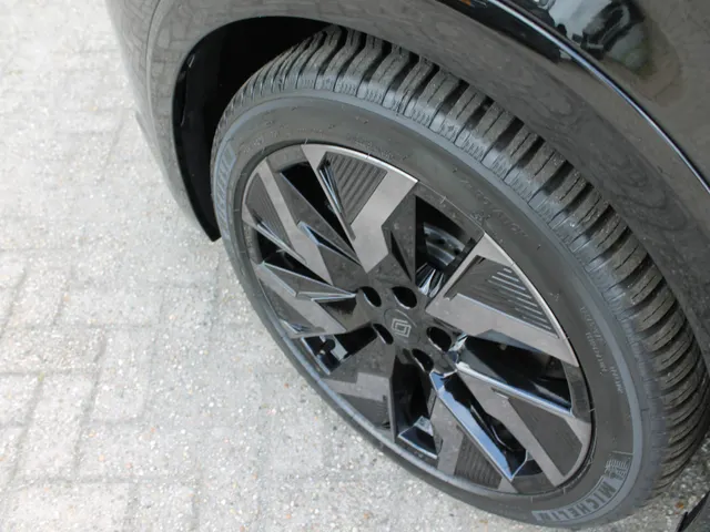 Renault Rafale 1.2 E-Tech full hybrid 200 esprit Alpine | All season | Pack Light & Sound | Nu met € 5000,- voordeel (al verwerkt in de prijs)