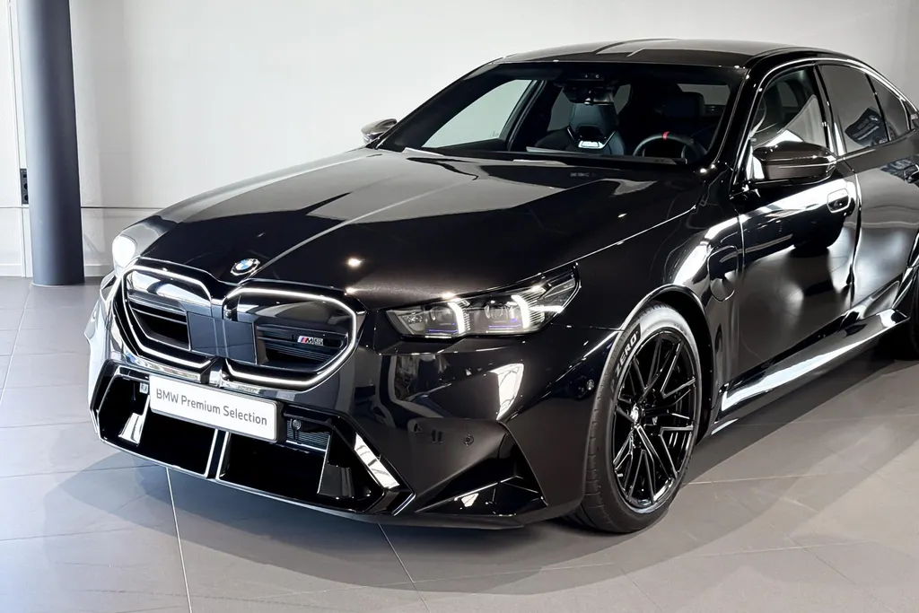 BMW M5 Sedan 