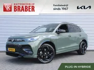 Volkswagen Tiguan 1.5 eHybrid R-Line Edition | Elek. trekhaak | Schuifdak | Stuur-/stoelverwarming + massage | Camera | 20' LM | HUD | LED | Dodehoek detectie | Nieuwstaat | BTW auto |