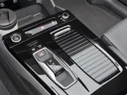 Audi Q6 e-tron S edition performance 100 kWh 306pk · Panoramadak · 360 Camera · Wegklapbare Trekhaak · Elek. Voorstoel · 21'' Inch · Garantie t/m 11-05-2031 of 100.000km