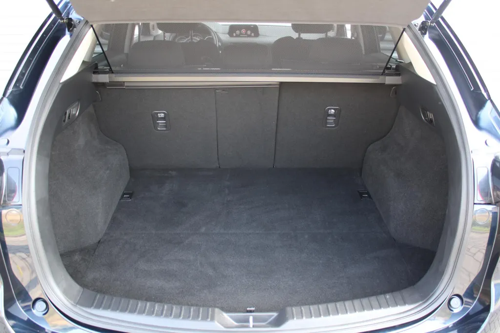 Mazda CX-5 2.0 SkyActiv-G 165 Comfort | Trekhaak | Stoel-/stuurverwarming | Dodehoek detectie | Carplay | Clima | 19' LM | Parkeersensor v+a | LED |