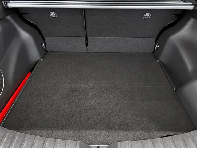 Toyota Corolla Cross 2.0 HP Hybrid Launch Edition | Panoramadak | All Seasons