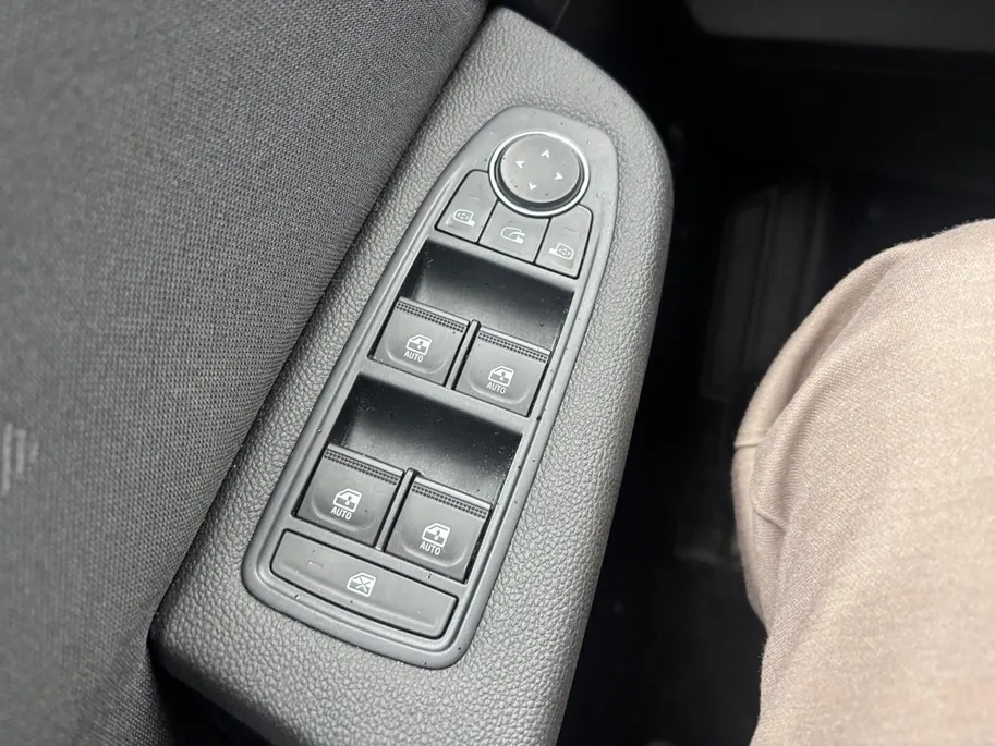 Renault Clio 1.6 E-Tech Full Hybrid 145 esprit Alpine AUTOMAAT NAVI AIRCO CAMERA CRUISE CONTROLE 9.3 INCH APPLE CARPLAY ANDROID AUTO SPORTSTOELEN ZEER DIKKE AUTO