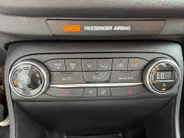 Ford Fiesta 1.0 EcoBoost Titanium | Stoel/Stuur en voorruit verwarming | Navigatie | Apple Carplay | Android Auto | Achteruitrijcamera | All Season Banden |