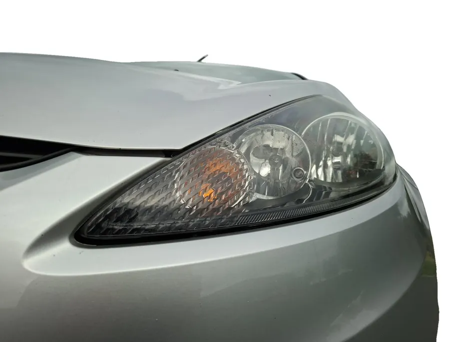 Ford Fiesta 1.25 Limited | Nieuwe Distributieriem bij aflevering | Trekhaak | All weather banden | Radio | Dealer onderhouden | Nieuwe APK | 12maanden BOVAG Garantie |