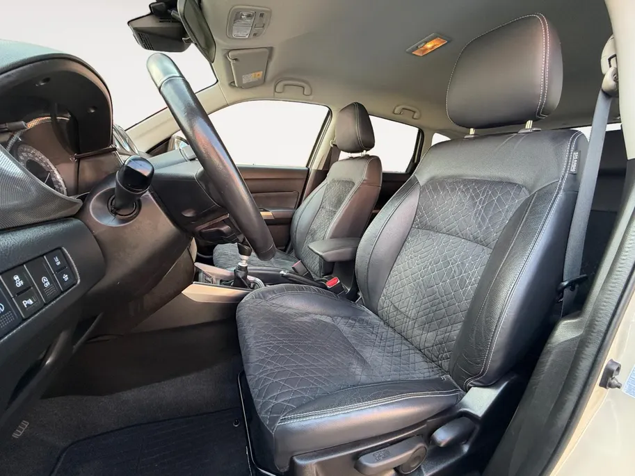 Suzuki Vitara 1.4 Boosterjet Comfort Smart Hybrid | Afneembare Trekhaak| Multimedia systeem| Climate Control| Keyless start| Parkeersensoren voor en achter| Stoel verwarming| Adaptieve cruise control