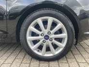 Ford Fiesta 1.0 EcoBoost 100 pk Titanium Navi - voorruitverwarming - cruise control - distributieriem vervangen