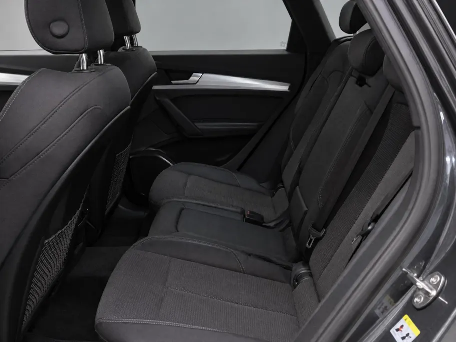 Audi Q5 50 TFSI e quattro S edition · Trekhaak · Adaptive Cruise Control · Apple/Android Car Play · Dodehoeksensoren · Stoelverwarming ·  Drive select · 360°Camera + Parkeersensoren ·
