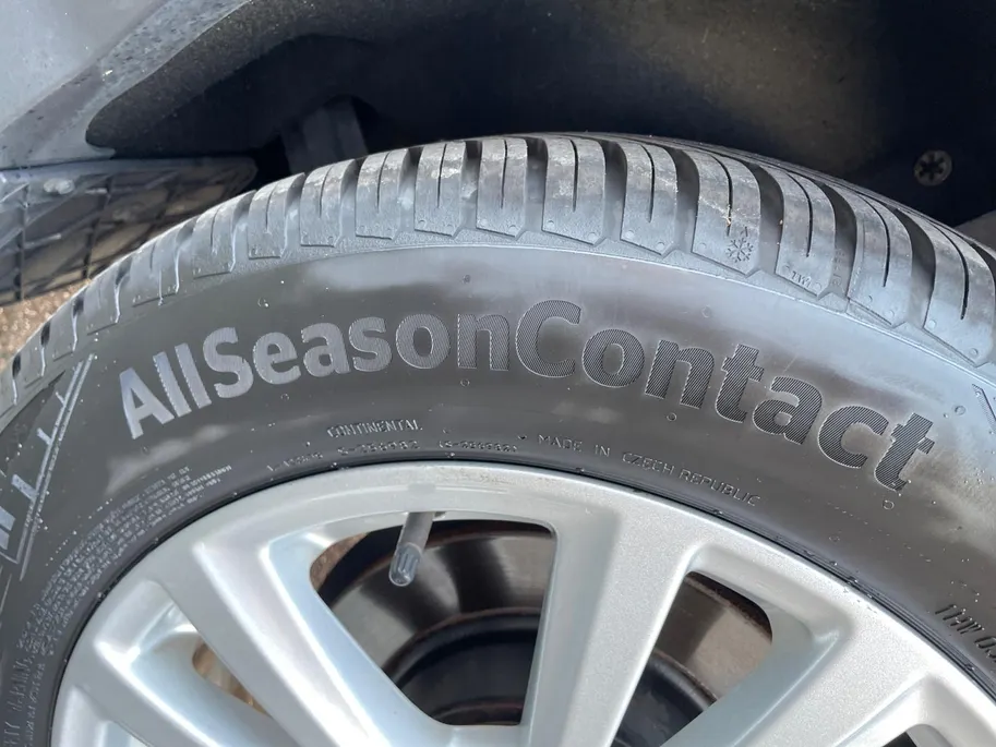 Ford Kuga 1.5 EcoBoost Titanium nette dealer auto | Wegklapbare trekhaak| Navigatie| elec achterklep| Parkeersensoren| 4 seizoen banden| Stuur verwarming| Stoel verwarming| Vooruit verwarming| Climate Control |