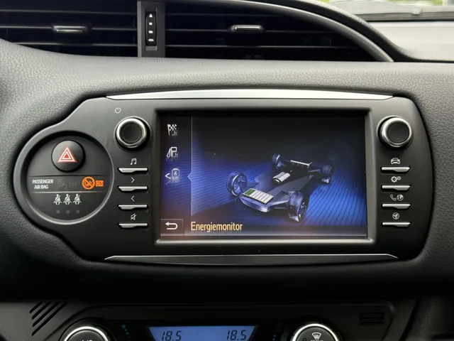 Toyota Yaris 1.5 Hybrid Dynamic | All Seasons | Stoelverwarming
