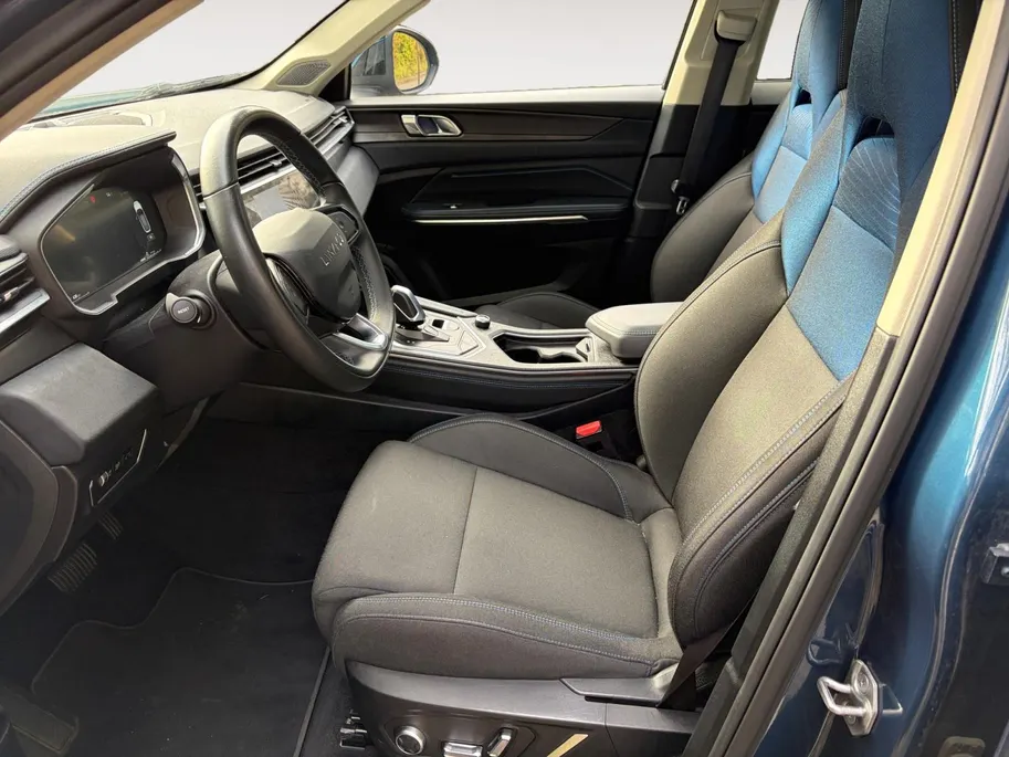 Lynk & Co 01 1.5 Apple Carplay/Android Auto , stoelverwarming , panoramadak , navigatiesysteem full map , camera 360 , elektrisch verstelb. bestuurdersstoel met geheugen , elektrisch bedienbare achterklep ,                                               lichtmetalen ve