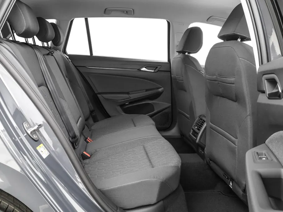 Volkswagen Golf variant Life Edition 1.5 eTSI 116 pk 7 versn. DSG · Achteruitrijcamera · draadloze telefoonlader · Trekhaak inklapbaar, met elektrische ontgrendeling ·