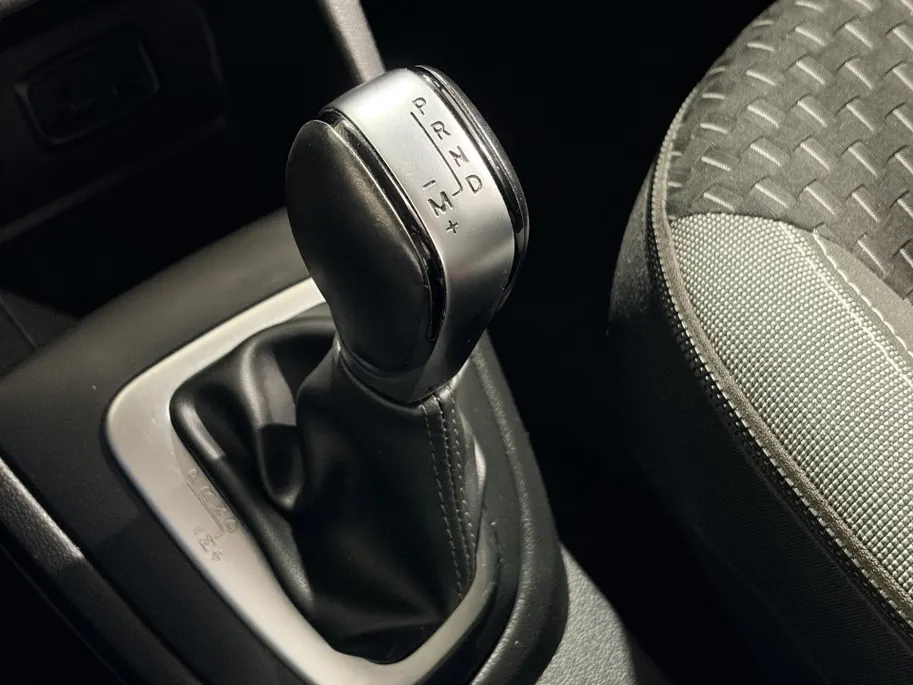 Renault Captur 120PK TCe Intens Automaat | Trekhaak | Navi | LM Velgen Hoogglans Zwart | Camera | Parkeersensoren | Full LED | Climate Control | Cruise Control | Keyless Entry | Elektrische Ramen & Spiegels | Licht & Regen Sensor |